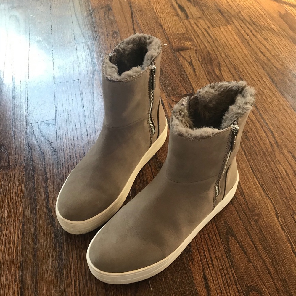 J/Slides All Weather Fur Lined Boot- Like New - image 3